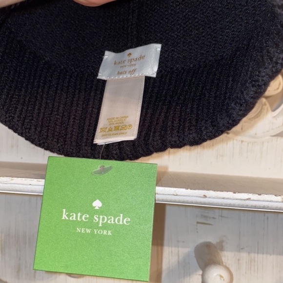 Kate Spade ‘ooh la la’ Pom Beanie Hat NWT in Black & White - Picture 11 of 14